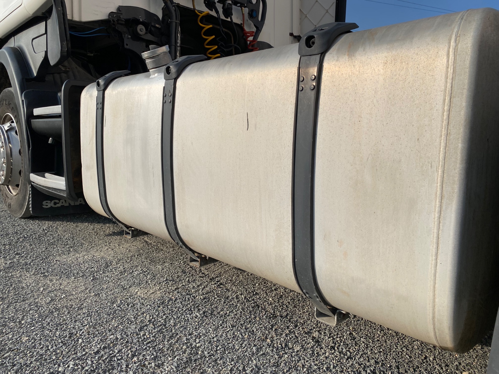 6449 mlj ys2r4x20005329053 foto extra 2