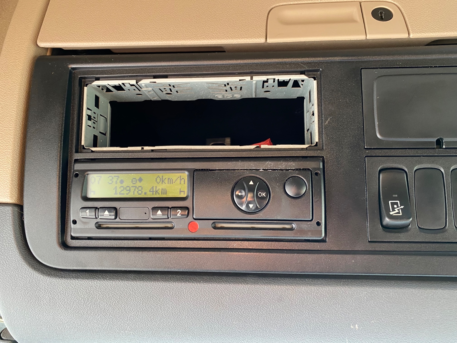 6449 mlj ys2r4x20005329053 foto extra 6