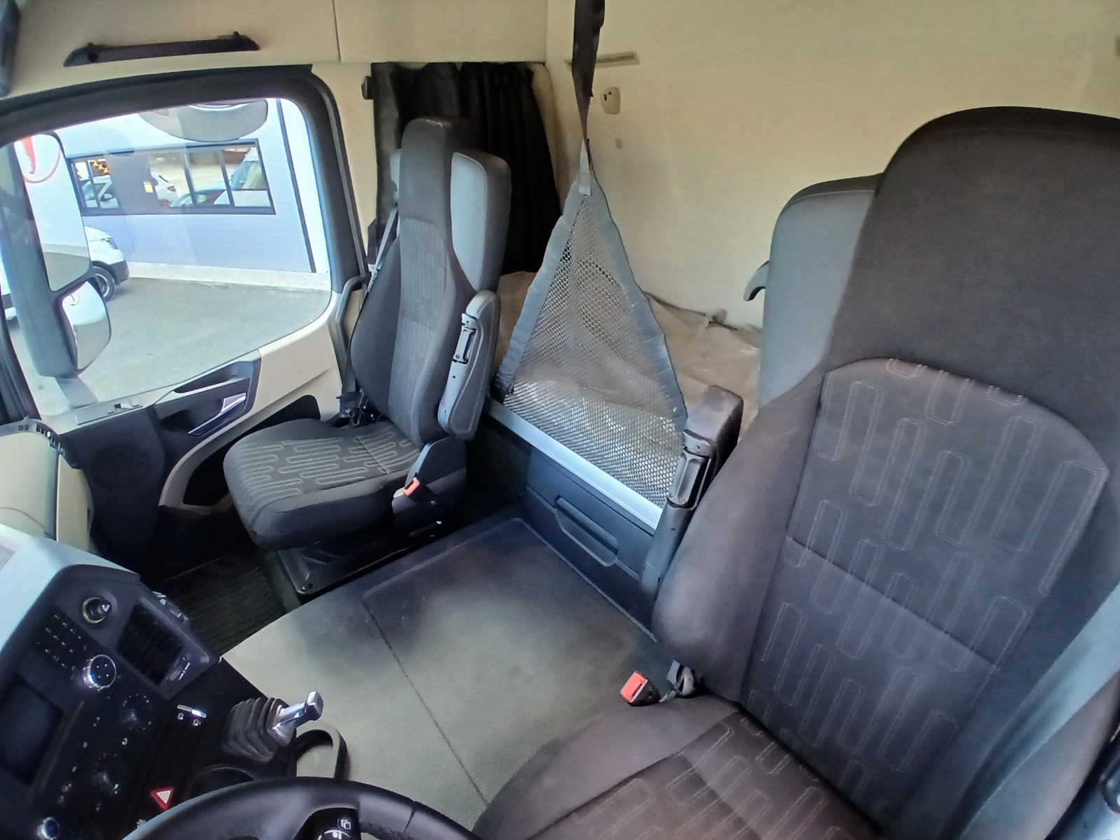 9167-JJW-WDB96340310011909-Vista-Interior