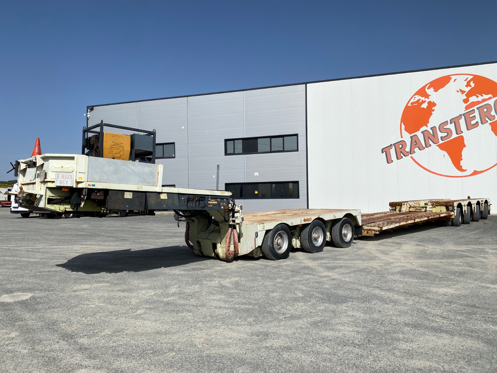 e 9323 bcy xmreur00040000677 vista frontal esq izq