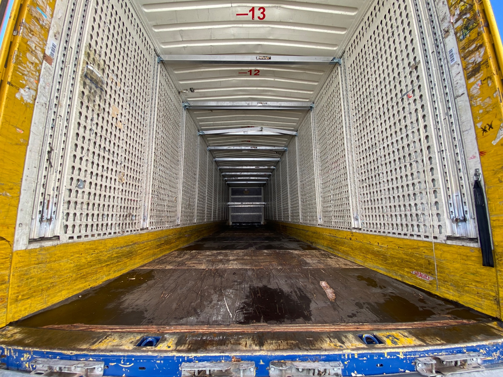 r 1975 bcv wkesd000000712150 vista interior