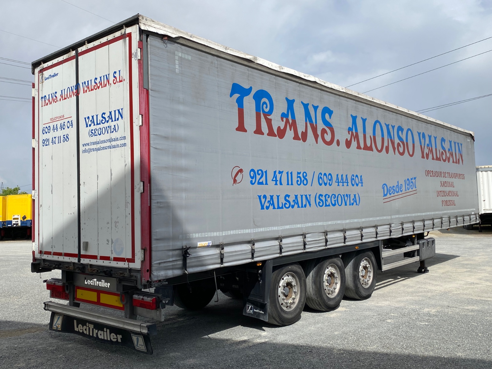 r 4081 bcz vv1p3aa5asn181848 vista trasera esq der