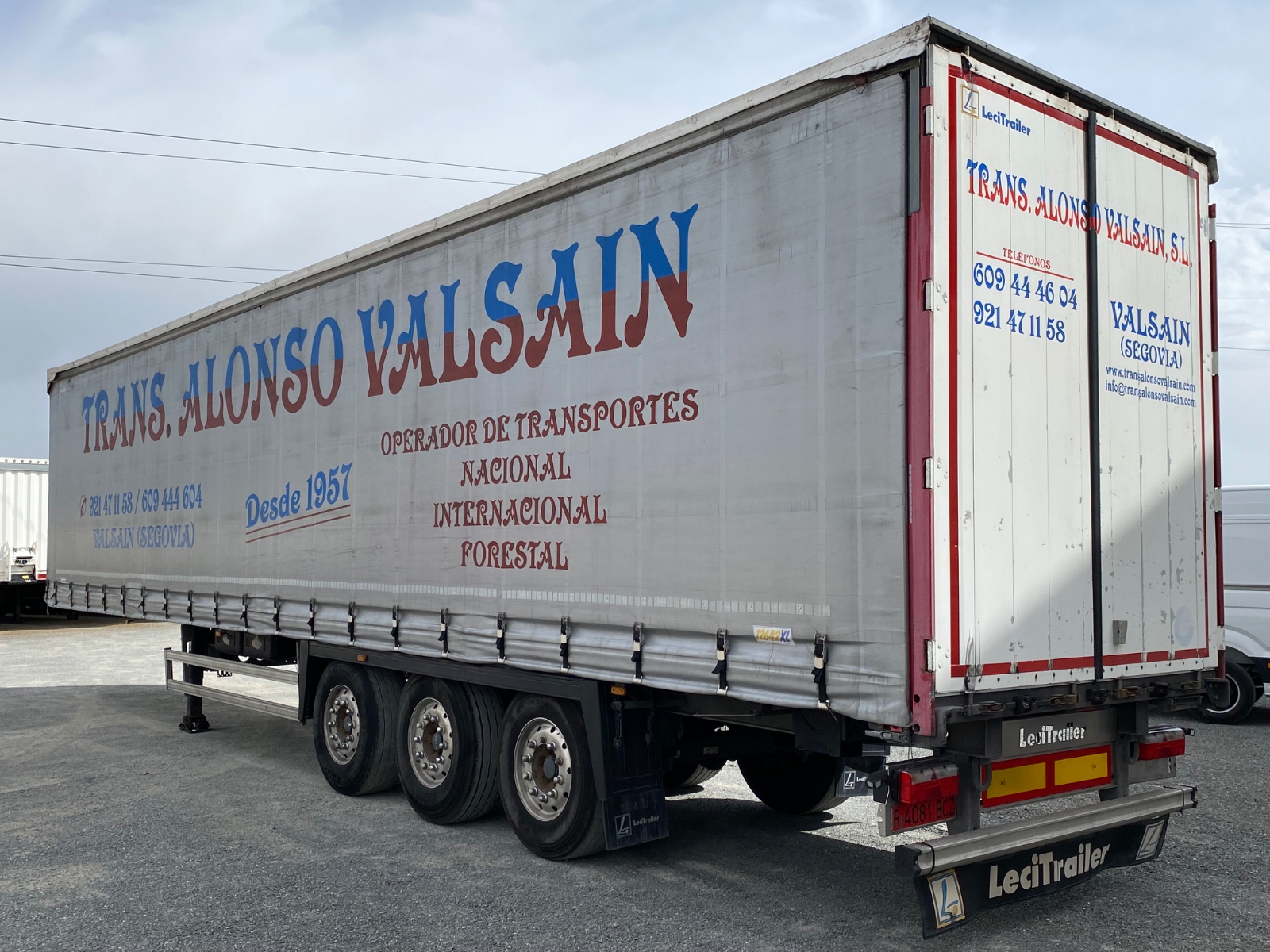 r 4081 bcz vv1p3aa5asn181848 vista trasera esq izq