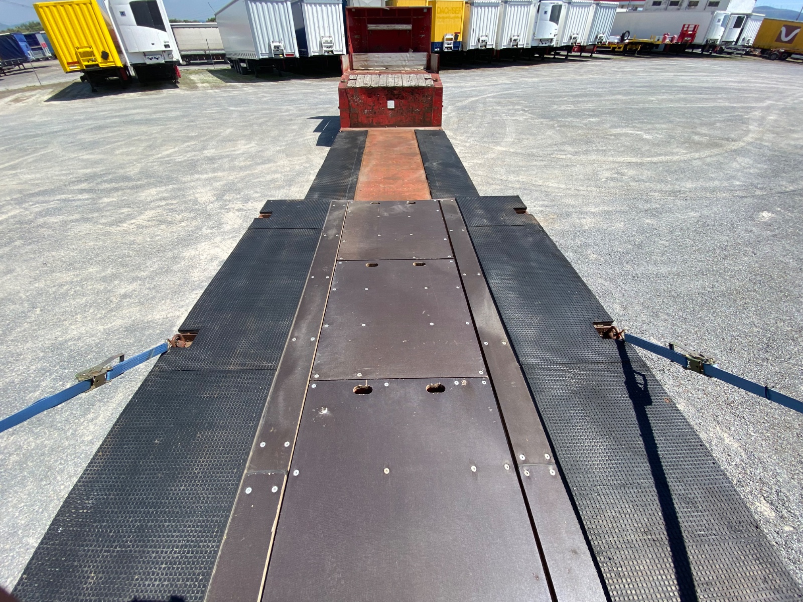 R-7554-BDN-YA9TL210040113472-Vista-Interior