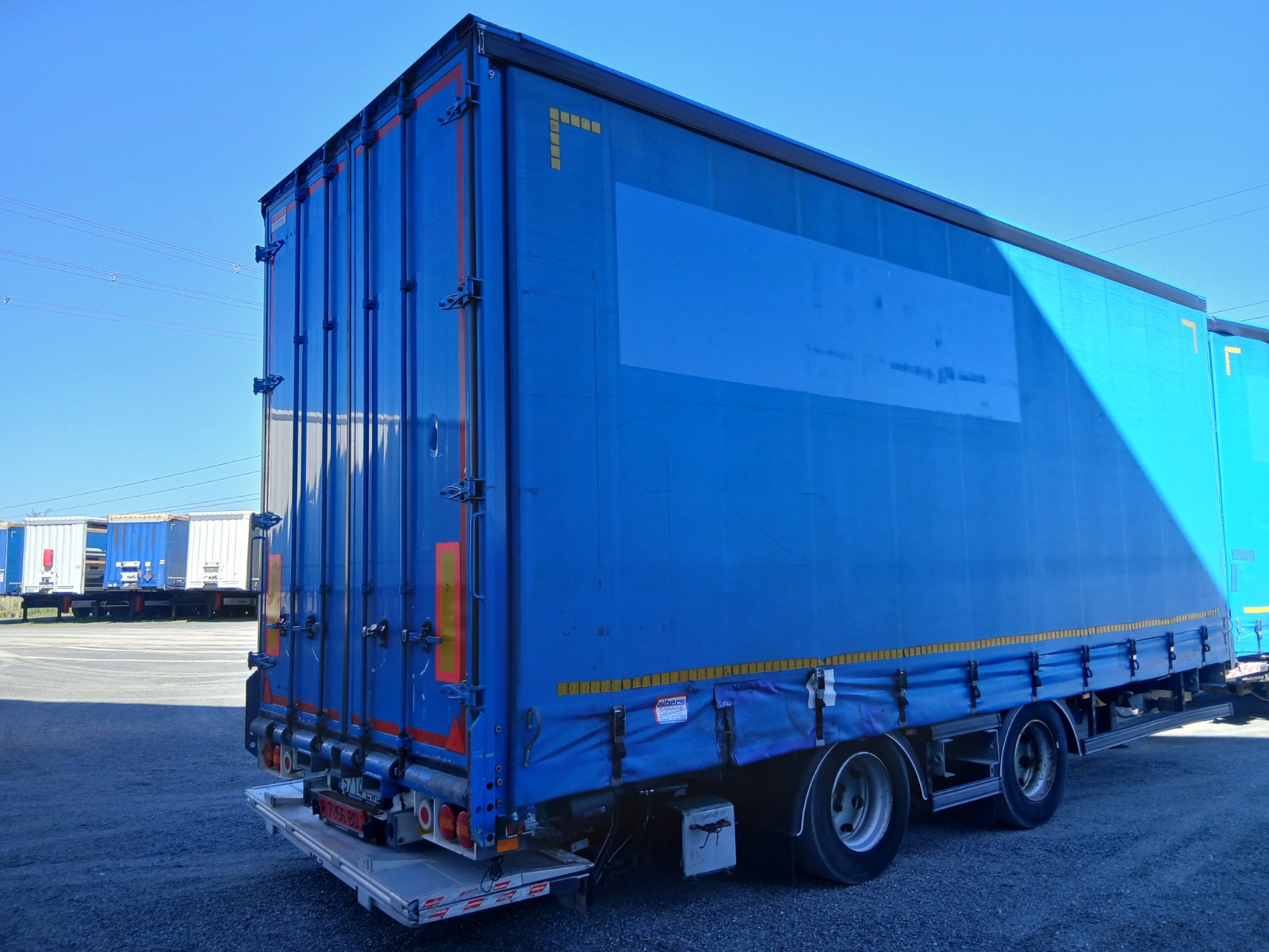 R-7856-BDJ-WSJZWF220FTLA0144-Vista-Trasera-Esq-Der