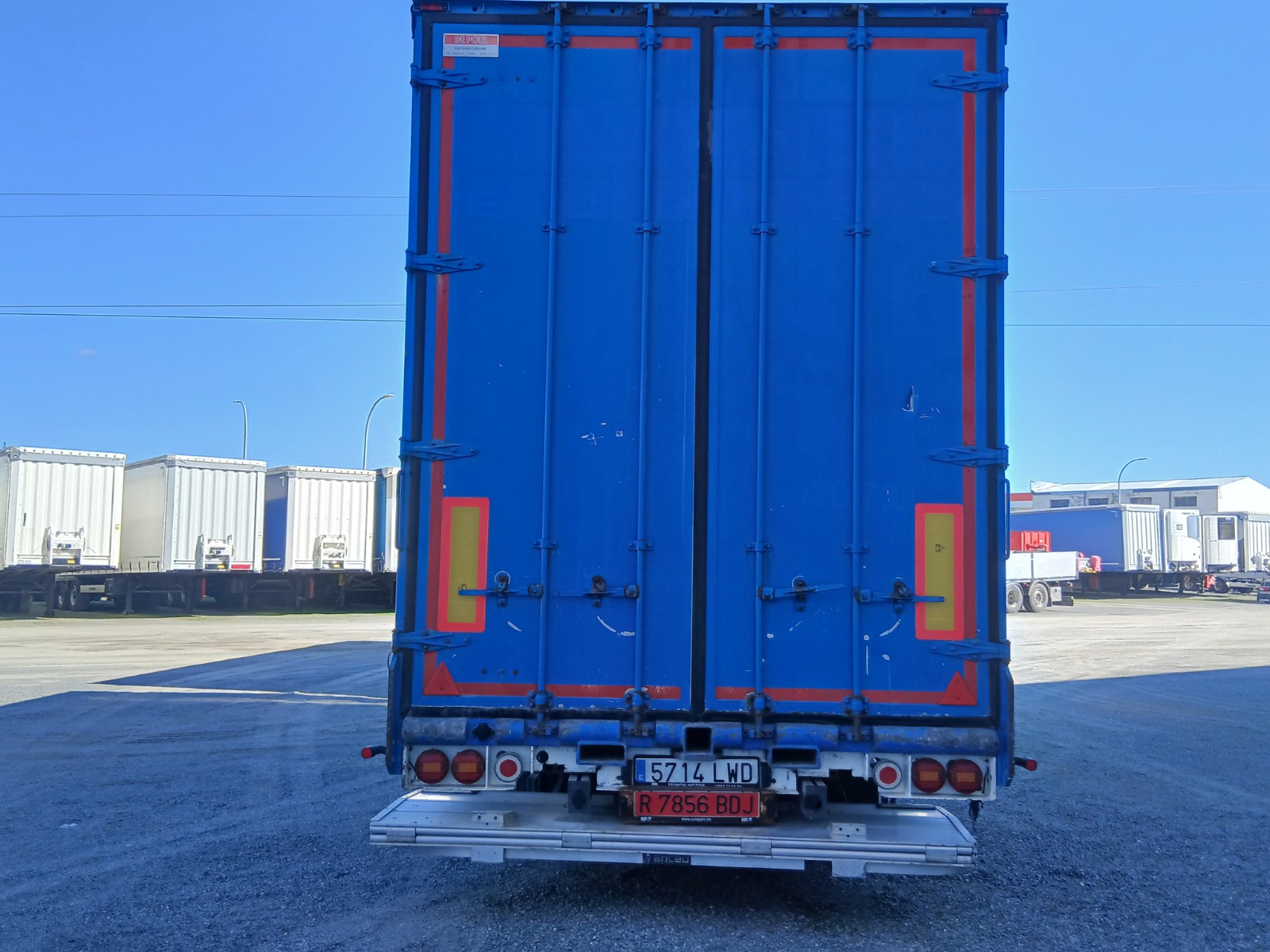 R-7856-BDJ-WSJZWF220FTLA0144-Vista-Trasera