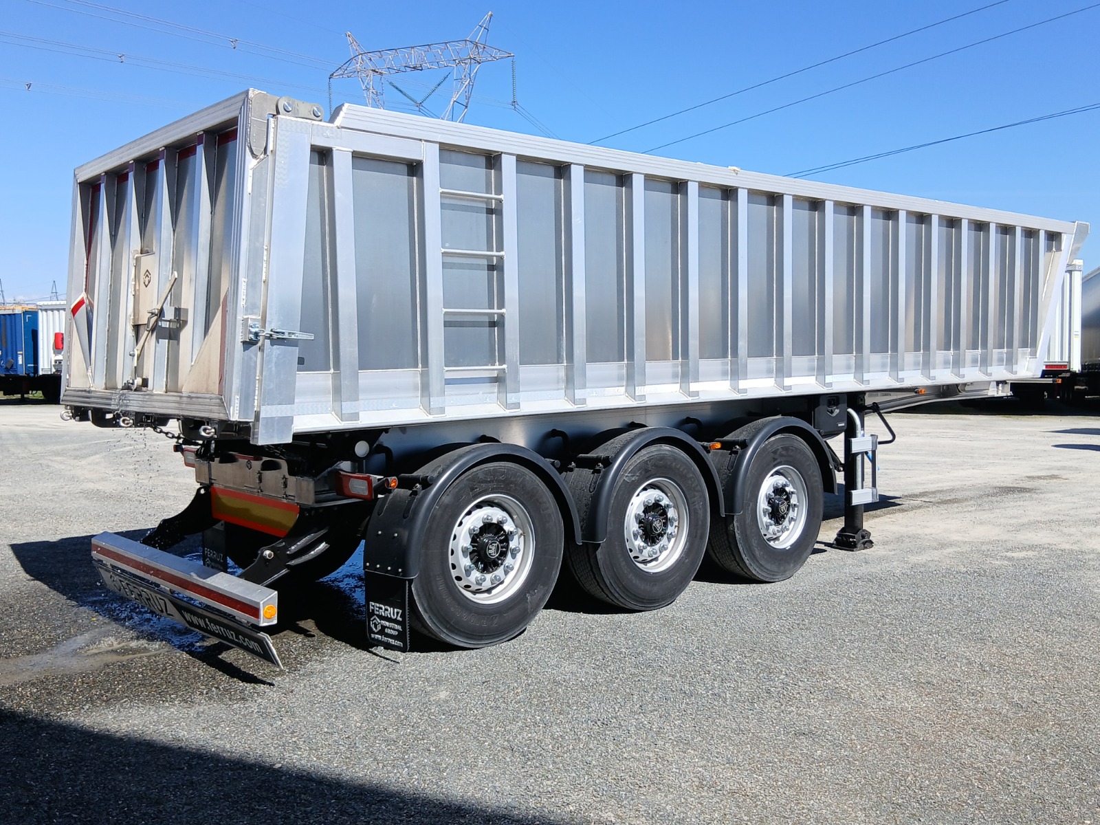 VV9BCN080MZ150330-Vista-Trasera-Esq-Der