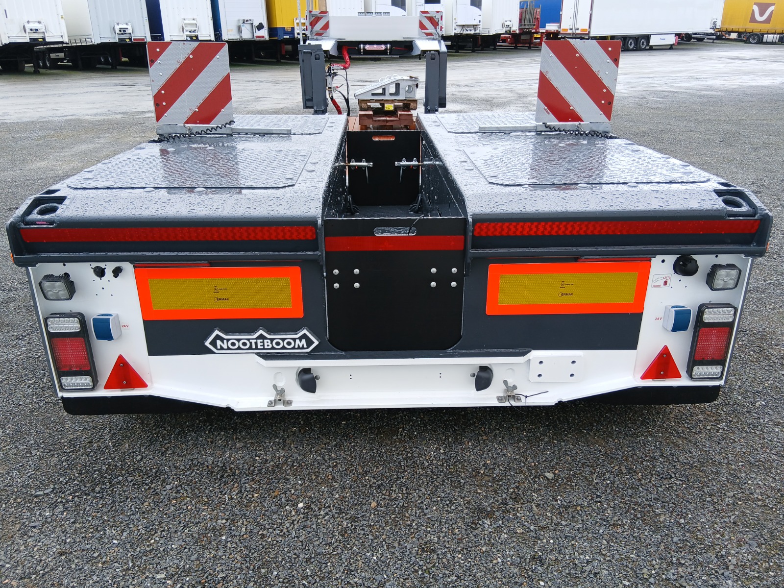 XMREUR000RR000672-Vista-Trasera