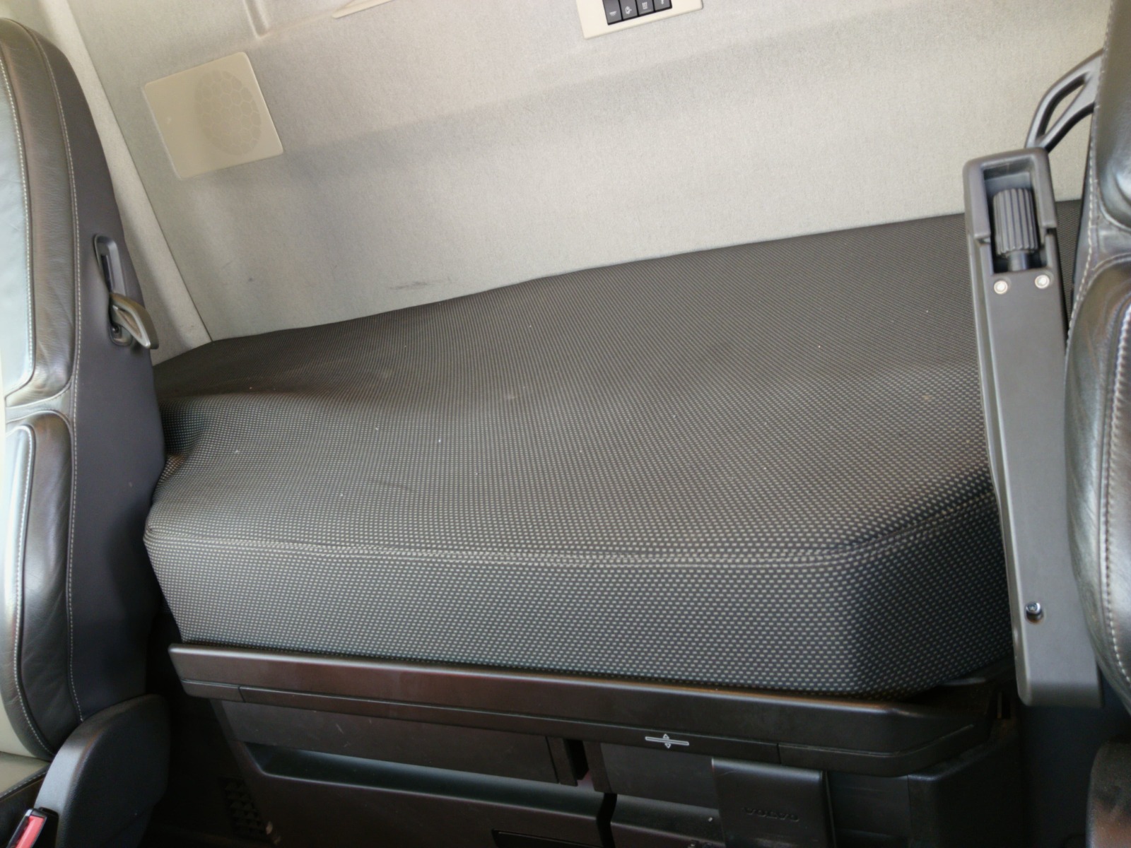 YV2RT40C3HB822233-Foto-Extra-4