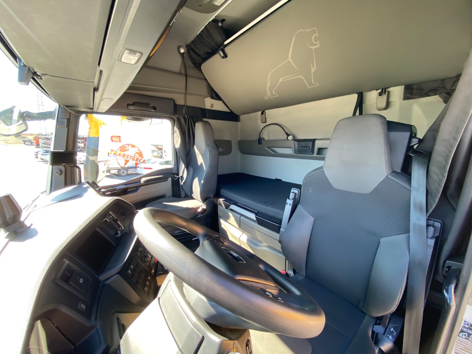 wma13kzzxnp174264 vista interior